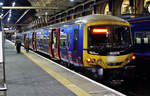 British Rail 365 515, London King's Cross, Zug wartet auf Abfahrt nach Peterborough, 29.11.2010.