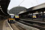 Blick am 20.3.2014 von einem der mittleren Bahnsteige in Richtung Haupthalle des   Bahnhof London Paddington.