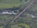 Ein aus dem Flugzeugfenster entdecktes Eisenbahnviadukt irgendwo in der Umgebung von Manchester.