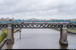 CrossCountry Class 220 überquert am 27. April 2019 die King Edward VII Bridge in Newcastle.