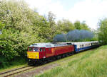 Class 47 047.375 mit einem Foto-Sonderzug von Continental Railway Solution (CRS) zwischen Bakonysárkány und Kisbér.