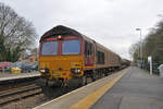 DB Cargo BR 66 66165 mit einem Spritzzug in Saxilby bei Lincoln, England am 22.11.2017