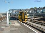 158 827 fhrt am 17.09.2003 in den Bahnhof Plymouth ein.