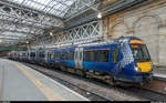 Abellio ScotRail 170 425 steht am 23. August 2017 in Edinburgh Waverley bereit zur Fahrt nach North Berwick. Das ScotRail-Logo bei diesem Zug wurde in Regenbogenfarben gestaltet und der Schriftzug auf den beiden Endwagen durch  Proud to be supporting Pride Glasgow  ersetzt.