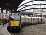 Der Triebzug 180104 nach der Ankunft am Bahnhof in York.