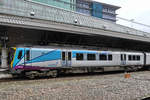 Der Dieseltriebzug 185136 der TransPennine Express vor der Abfahrt an der Haltestelle Manchester-Flughafen. (Mai 2019)