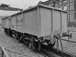 Zwei offene Güterwagen Anfang Mai 2019 auf dem Gelände des Museum of Science and Industry Manchester.