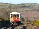 Auf Bergfahrt - die Manx Electric Railway überwindet Höhen und fährt durch viele Kurven. Das ist nicht nur etwas für die Augen, sondern auch für die Ohren. 21.3.2015, kurz vor Ballabeg