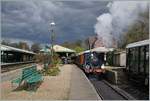 Die SECR P Class (South Eastern and Chatham Railway) 323 wartet in Horsted Keynes auf die Abfahrt.