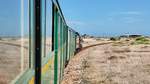 Blick voraus mit Spiegelung in den Wagen der Romney, Hythe & Dymchurch Railway in Dungeness, 12.9.16  