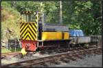 Moel Hebog, eine kleine Diesellok des Bahndienstes steht in Tan-Y-Bwlch.