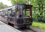 Der Pullman First Class Car am Schluss des Dampfzugs von Caernarfon nach Porthmadog. Rhyd Ddu, 14.5.2022