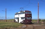 Blackpool Tw 700 in der Schleife Little Bispham, 29.08.2016. Dieser Wagen wurde an die Haltestellen der Niederflur Tw angepasst und fährt als Verstärkerwagen im normalen Betrieb.