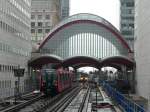 DLR (Docklands Light Railway) bei Canary Wharf.