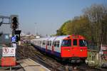 Ein Zug der Type  1972 Mk II Stock  bei der Einfahrt in die Haltestelle Stonebridge Park der Bakerloo Line. (19.04.2018)