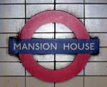 This is Mansion House.  Gelegen an der Circle Line und an der District Line.