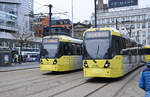 Manchester Metrolink Tram 1018 und 3046 (Bombardier M5000) an der Parker Street in Manchester City Centre.