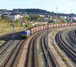 Beacon Rail Leasing, Class 66 PB 18, 9280 1266 022-3 D-BRLL mit einem leeren Kohlezug in Gera Richtung Zeitz am 29.10.2020