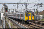 Greater Anglia 317 515 durchfährt am 22. April 2019 auf der Great Eastern Railway die Station Bethnal Green, welche allerdings nur von den Zügen auf der West Anglia Main Line bedient wird. Die Züge werden noch in diesem Jahr durch neue Bombardier Aventra ersetzt.