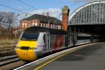 Virgin Train East Coast fährt in den Bahnhof von Darlington ein.