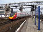 Elektro-Pendolino-Triebzug Class 390 verlt am 22.04.2005 den Bahnhof Manchester Piccadilly in Richtung London.