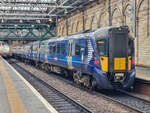Scotrail Class 385 109 steht im Bahnhof Edinburgh Waverley, 01.05.2025.