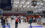 Glasgow Central Vorplatz zu den Bahnsteigen sauber und geschmackvoll renoviert. Sehr schn im alten Stil die Bahnhofsuhr.