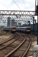 London Fenchurch Street - zwei Class 357 der c2c bei der Ein- bzw. Ausfahrt aus Fenrchuch Street