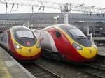 Zwei Pendolino Schnellzüge von Virgin geben sich am 20.3.2014 ein Stelldichein im Bahnhof London Euston.