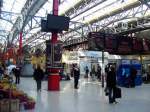 London Marylebone - Bahnhofshalle mit Zuganzeige und Zugang zur Untergrund-Bahn
