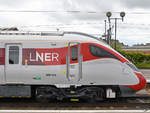 Der Triebzug 800 104 der London North Eastern Railway ist am Bahnhof in York abgestellt. (Mai 2019)