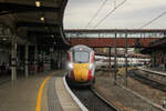 Ein Azuma im Bahnhof York.