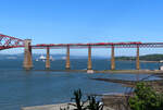 LNER hoch über dem Wasser auf der Firth of Forth Bridge. Dalmeny, 27.6.2025