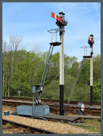 An der westlichen Ausfahrt des Bahnhofs Havenstreet steht dieses kleine offene mechanische Stellwerk der Railway Signal Co.