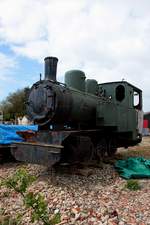 Auf einem separaten kleine Gleisstück steht, abseits der Stn.