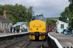 37688  Great Rocks  steht mit ihrem Zug in Grosmont.