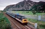 Wegen fehlender Dieseltriebwagen gab es zwischen 1994 und 2000 diesellok bespannte Regionalzuege auf der Strecke Crewe-Holyhead entlang der Nord Wales Kueste.