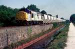 Am 10. August 1995 fuhr 37521 in Richtung des Kaolinbergwerkes bei Par, Cornwall, Suedwest England.