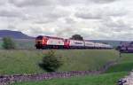 Am 26. Mai 2007 zieht 57310 einen umgeleiteten London Euston-Glasgow Pendolino Richtung Norden bei Selside, Nord Yorkshire. Hinwies: eingescantes Negativ