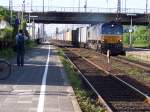 Br Ers 6607 durchfhrt mit ein GZ Weinheim(Bergstr).Am30.4.2005 links sieht man auch ein Fotgrafen wie der weg war, ist wieder einer gekommen weiss net warum so viele heut los war.Sonst bin ich immer