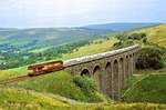 EWS 66112 auf dem Arten Gill Viadukt der Strecke Settle - Carlisle, 02.09.2010.