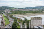 Das einzige lokbespannte Zugpaar auf der North Wales Coast Line verkehrt täglich um den Mittag von Manchester Piccadilly nach Holyhead.