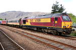 EWS Class 67 Bo-Bo vor dem Caledonian Sleeper in Fort William am 15.05.2016. EWS ist die Bezeichnung der England, Welsh and Scottish Railways.