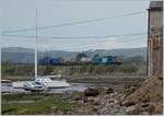 Bei einem Spaziergang am Meer bei Ravenglass tauchten plötzlich diese beiden Class 68 mit einem Güterzug auf.