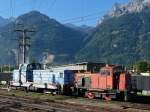 Zwei alte Dieselloks, in blau die BB 71010 der RBE, und in rot eine Ruston & Horns Class 165DM, stehen nahe Flüelen, 3.10.11