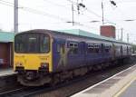 150 142 Northern am 21.04.2005 im Bahnhof Wigan North Western, diese elektrifizierte Strecke London - Liverpool fhrt an Manchester vorbei.