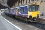 150133 nach Leeds am 01.04.2015 im Bahnhof York.