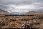 Zwei ScotRail 156 am 25. April 2019 auf dem Weg von Mallaig nach Glasgow Queen Street kurz nach Verlassen der Station Corrour. 