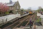 An der Lancaster - Morecambe Linie: Zug 156 403 der  Northern  an der Haltestelle Bare Lane, 15.April 2026 