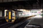 Edinburgh, Weaverly Station - Class 156 Zug nach der Ankunft aus Inverness via Kirkcaldy.